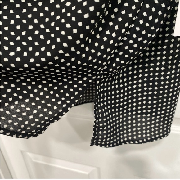 Ladies Blouse-black Dots-Liz Claiborne-short Sleeves
NWT - Picture 9 of 12